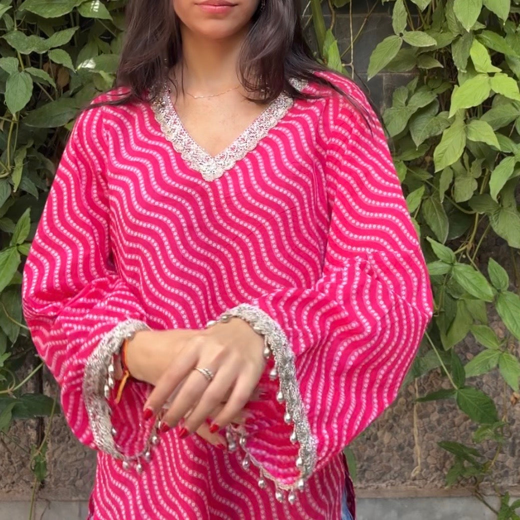 Short pink bandhani kurti