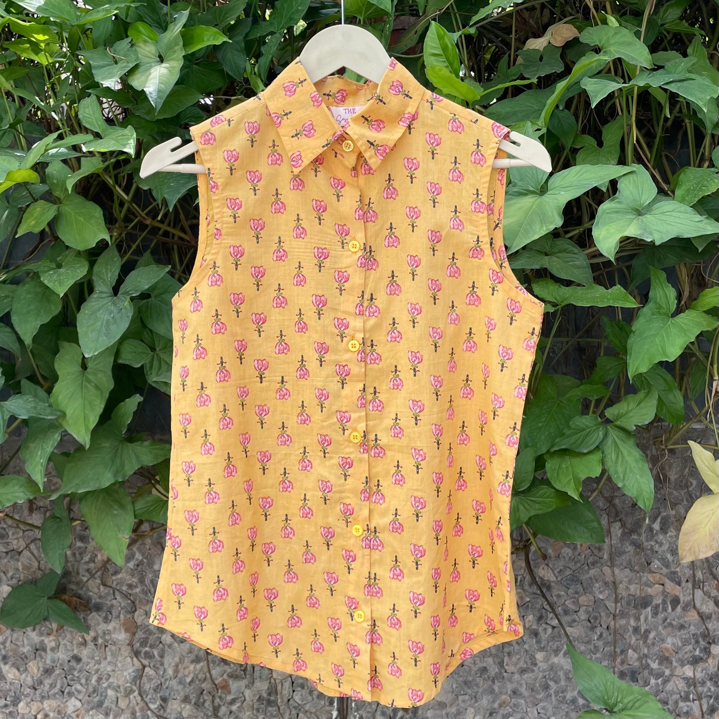 Sleeveless shirts