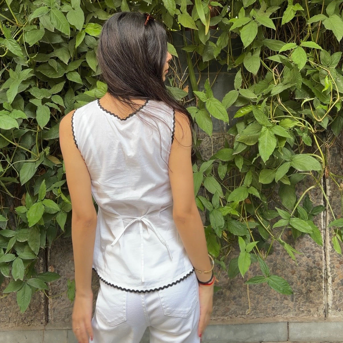 White bow top