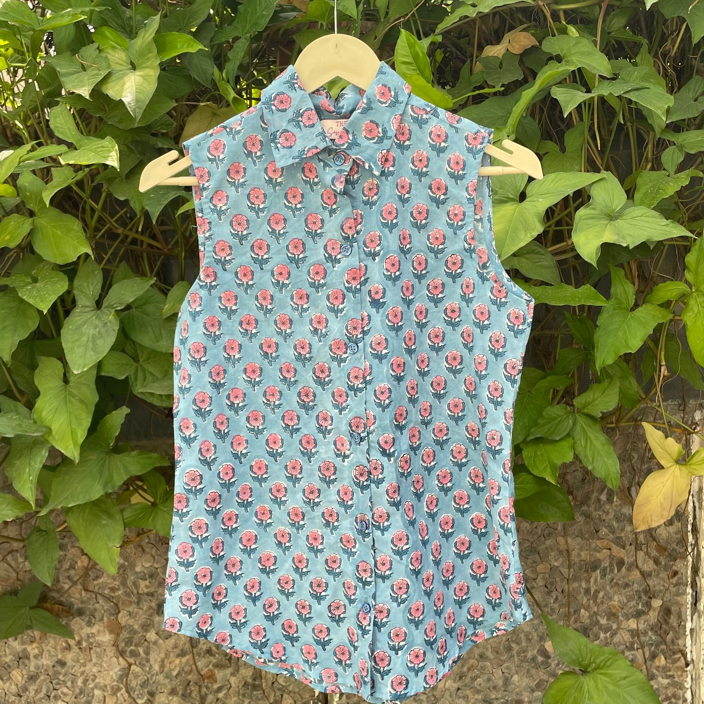 Sleeveless shirts