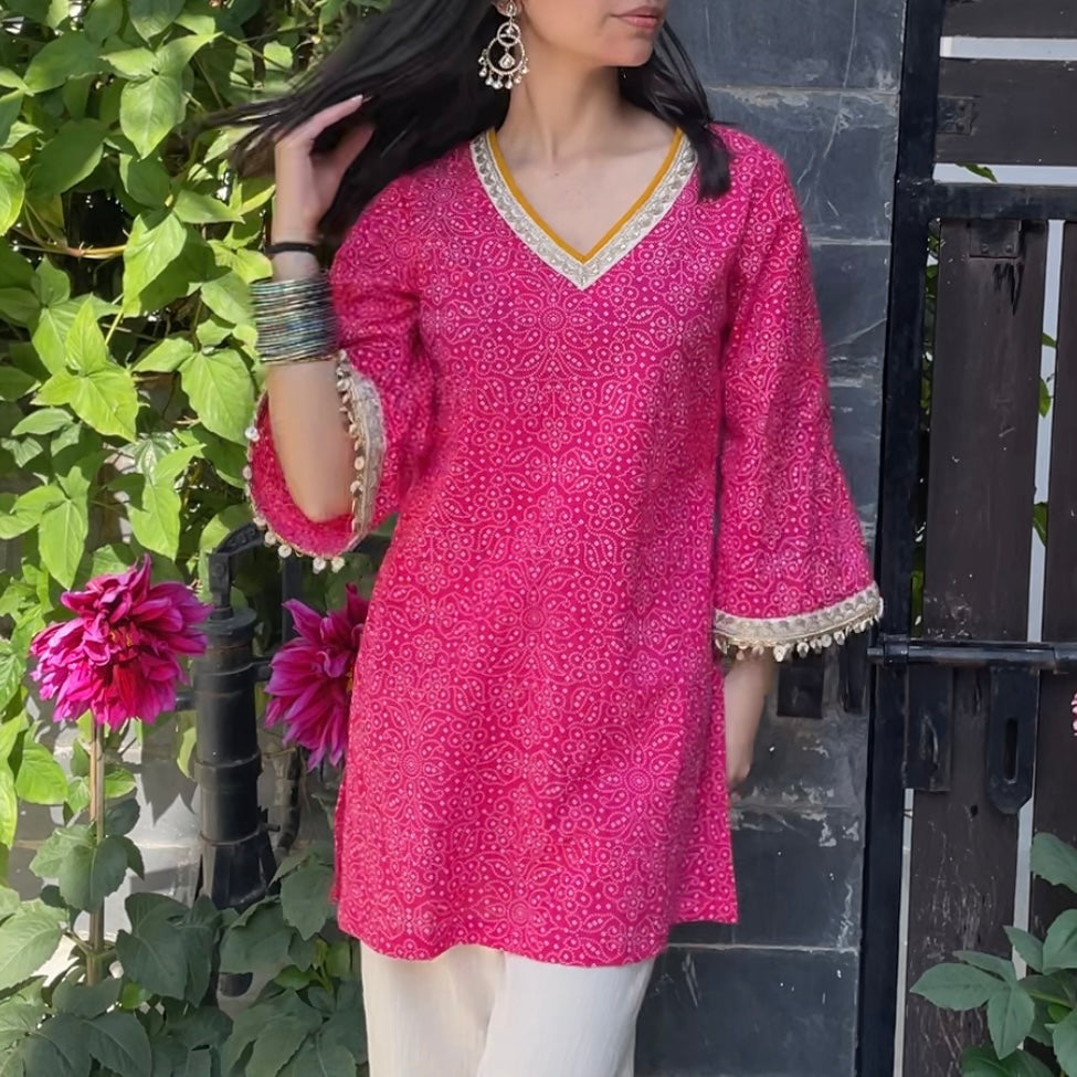 Pink bandhani