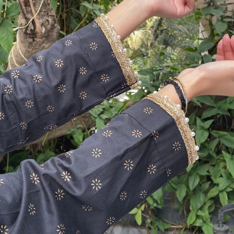 Black & Gold (+ pockets)