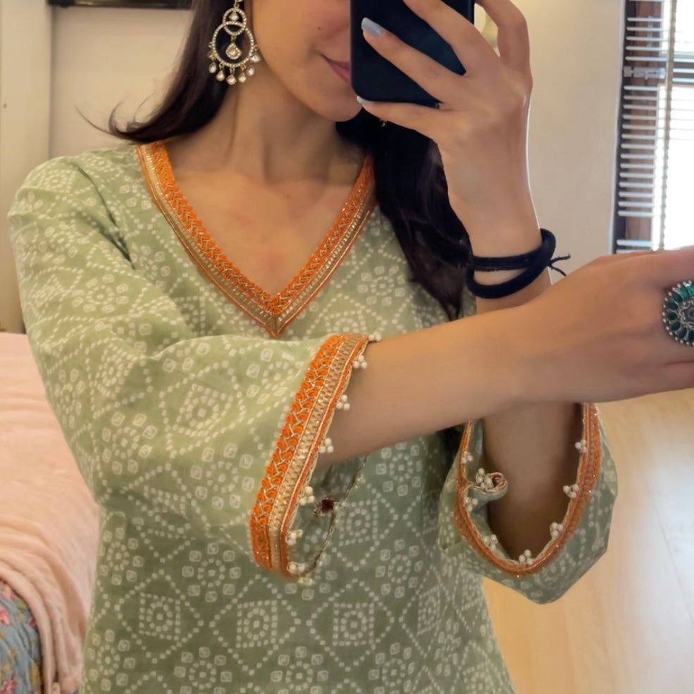 Green bandhani
