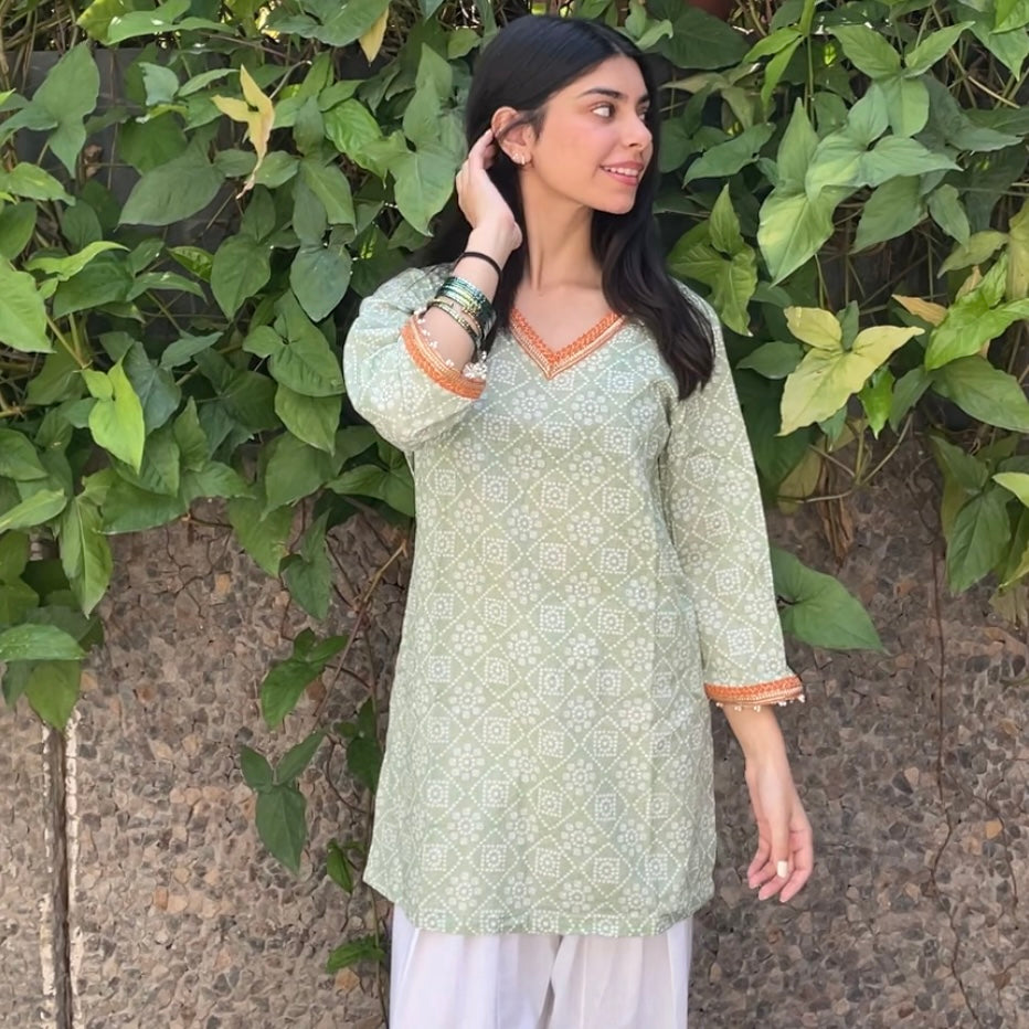 Green bandhani